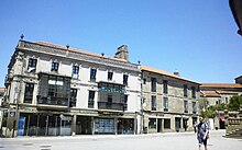 Archivo:Pontevedra_Capital,_casa_modernista_en_la_Plaza_de_la_Peregrina.jpg