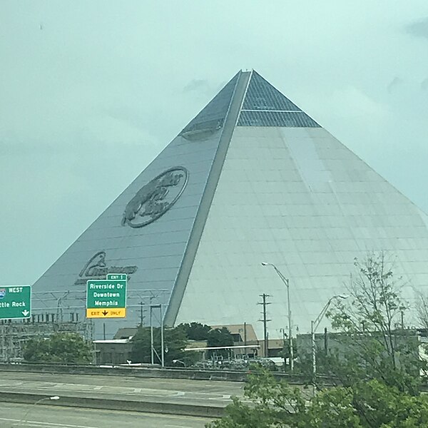 File:Pyramide Memphis, TN.jpg