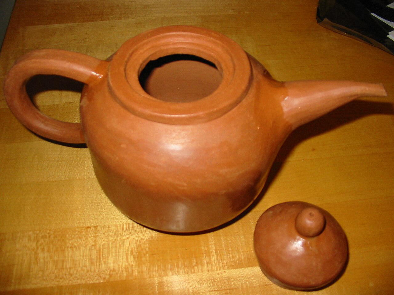https://upload.wikimedia.org/wikipedia/commons/thumb/d/df/QN_Teapot.jpg/1280px-QN_Teapot.jpg