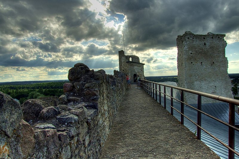 File:Rakvere castle - panoramio.jpg