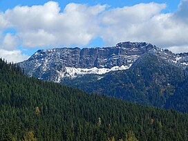 Benteng Ridge dari Snoqualmie Pass.jpg