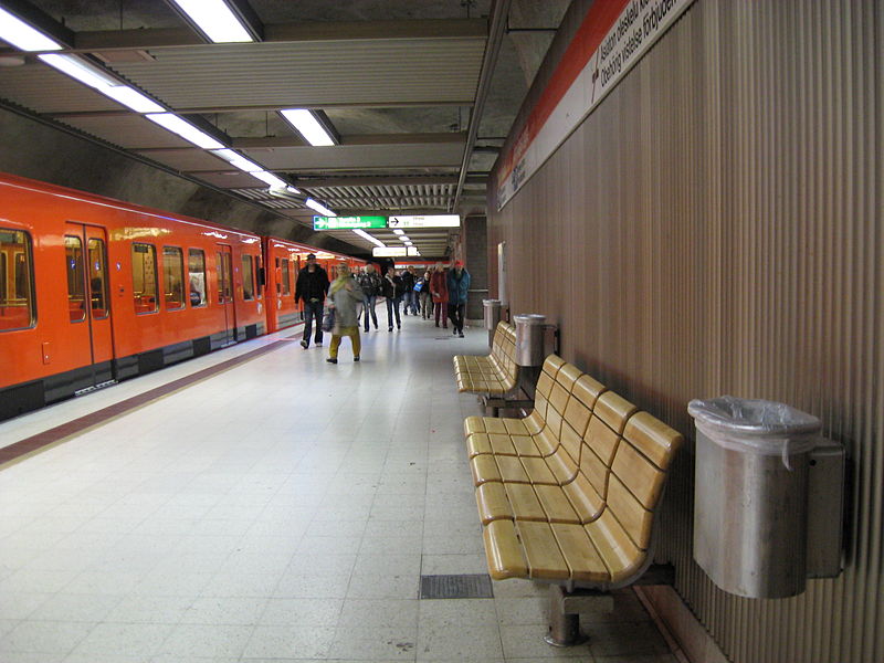 File:Rautatientorin metroasema2.JPG