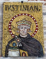Ravenna, sant'apollinare nuovo, int., storie cristologiche, ritrato di giustiniano (frammento).JPG
