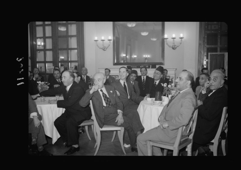 File:Reception at King David Hotel, Oct. 16, '40 for Egyptians Ibrahim el-Mazuri & . Table group listening to speech being made by Egyptian guests LOC matpc.20460.tif