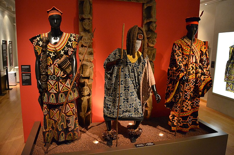 File:Reino de Oku, Museo de Arte Africano (34538765253).jpg