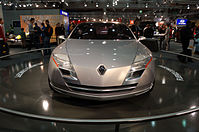 Renault Fluence (avant) - Flickr - Cha già José.jpg