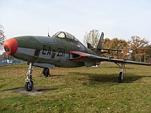 RF-84F auf dem Fliegerhorst Schleswig (früher Jagel) mit verlängertem und geschlossenem Rumpfbug für den Einbau von sechs Kameras