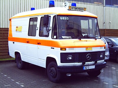 Скорая 100. Mercedes-Benz l406d реанимобиль. Mercedes-Benz 406 реанимобиль. Mercedes 309 d (t1)скорая. Mercedes Benz t2 Ambulance.