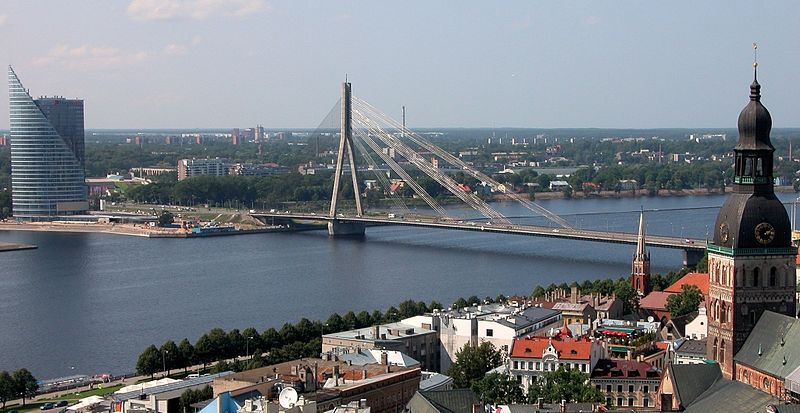 File:Riga Dom Bruecke Daugava.jpg