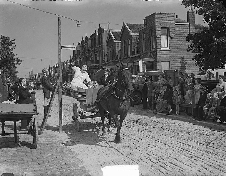 File:Ringsteken in Zaandam, Bestanddeelnr 904-1373.jpg