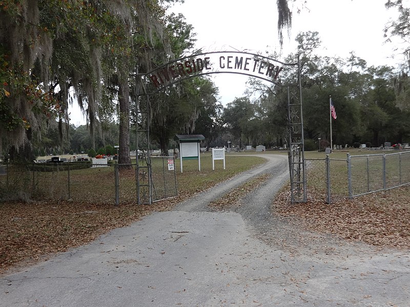 File:Riverside Cemetery, White Springs.JPG