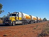 Mack Titan Road train in de Australische Outback
