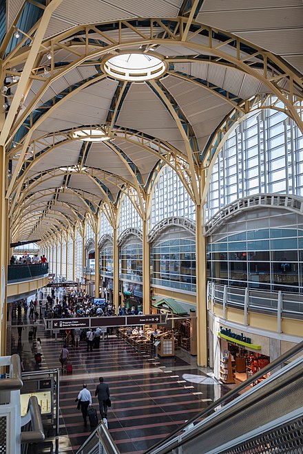 National Hall connecting Terminals B and C Ronald Reagan Washington National Airport, Terminal BC.jpg