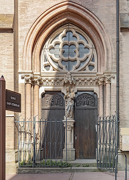 File:Rue des Fleurs (Toulouse) no 22 bis l'entrée de l'église du Gésu.jpg