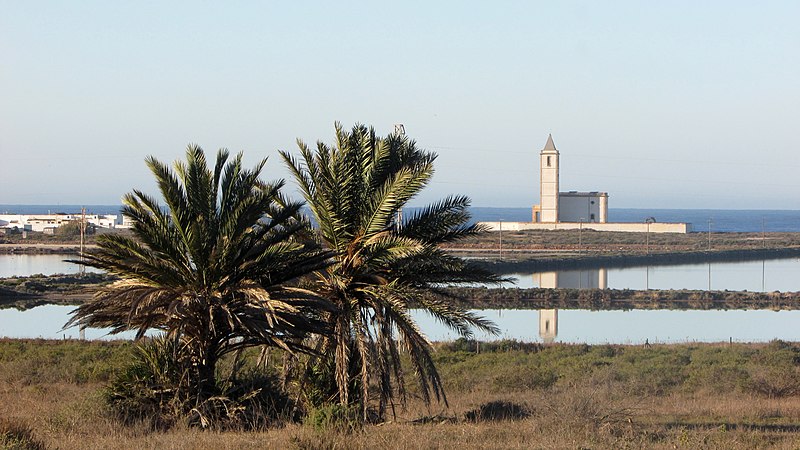 File:Salinas cabo gata iglesia 02.jpg