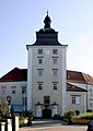 Schloss Puchheim Torturm.JPG