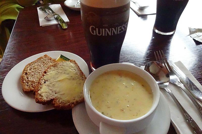 File:Seafood Chowder Bread Guiness.JPG