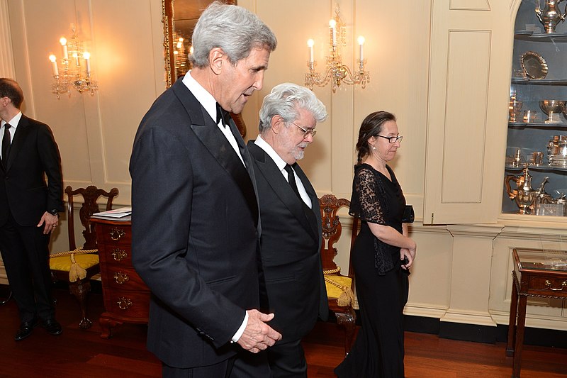 File:Secretary Kerry Chats With 2015 Kennedy Center Honors Recipient George Lucas (23244763499).jpg