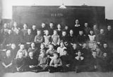 Skolklass i Segeltorp folkskola år 1926, nu med elektrisk belysning