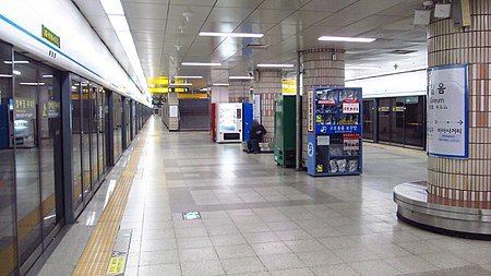 Seoul metro 417 Gireum station platform 20181126 100416