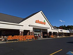 Shaw's (Sturbridge, Massachusetts) (50213005397).jpg