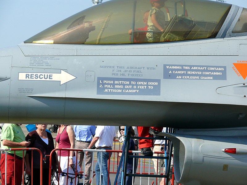 File:Signs on F-16.jpg