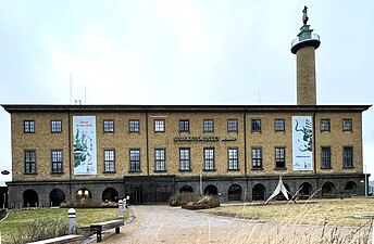 Sjöfartsmuseet Akvariet och tornet, från Gamla varvsparken vid Karl Johansgatan.