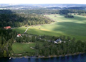 Skrävsta gård med søen Aspen i forgrunden, vy mod øst, 1967