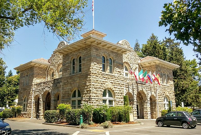 Image: Sonoma City Hall (cropped)