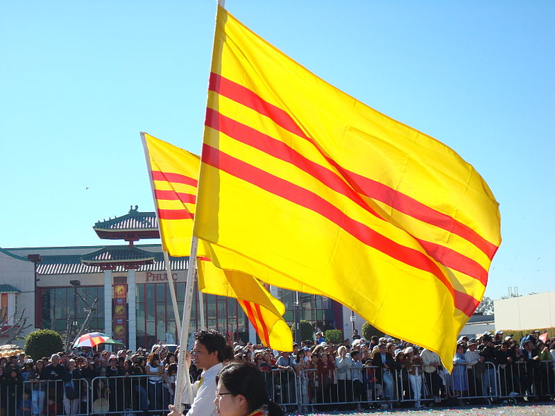 File:South Vietnamese flag parade.jpg