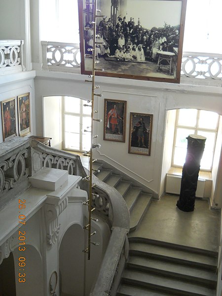 File:Stairway of castle.JPG