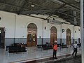 Peron Stasiun Pasuruan serta papan nama versi 2011 (2019)