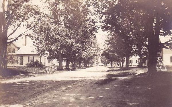 Street scene, c. 1910. Photo: Lyme Historians