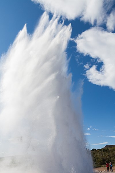 File:Strokkur, Área geotérmica de Geysir, Suðurland, Islandia, 2014-08-16, DD 089.JPG