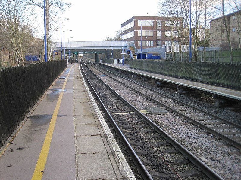 File:Sudbury Hill Harrow railway station, Greater London - geograph.org.uk - 4328897.jpg