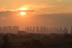 Sonnenuntergang in Wuwei, Blick von der Hochgeschwindigkeitsstrecke Hefei - Fuzhou