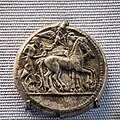 Syrakosai - 485-479 BC - silver tetradrachm - charioteer in quadriga and flying Nike - head of Arethousa - München SMS
