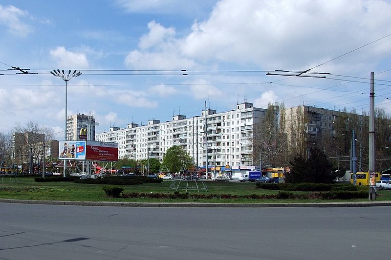 File:Tajirov Settlement, quarter "B", Nezhalezhnosti square.jpg