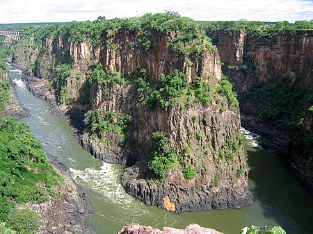 Tập_tin:The_Zambezi_River_flows.jpg