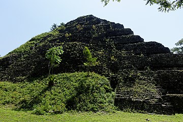 Tikal 2-19 (32603403464).jpg