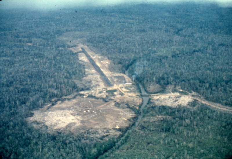 File:Tonle Cham camp, March 1967.png