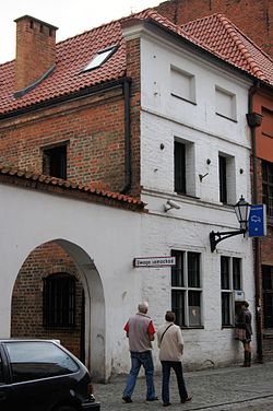 Toruń, kamienica (z 3 domów), k. XV, XIX, l. 30 XX, ul. Wielkie Garbary 7.JPG