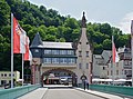 Traben-Trarbach, Brückentor, Widerlager und Torbau der Moselbrücke; neuspätgotischer Brückenturm, 1898/99, Architekt Bruno Möhring