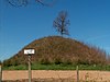 Glimes Tumulus (M) og omkringliggende land (S).