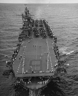 El Enterprise avanza hacia el Canal de Panamá, 10 de octubre de 1945