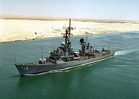 USS Tattnall (DDG-19) in het Suezkanaal in 1990