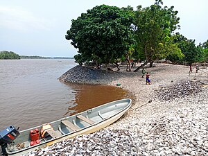 Anlegestelle eines Fischerdorfs im Parc Marin des Mangroves