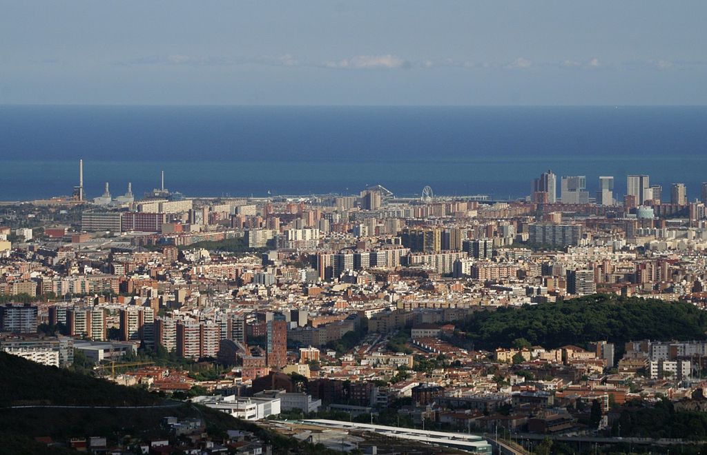 File Vista De Barcelona Cataluna Espana 01 Jpg Wikimedia Commons