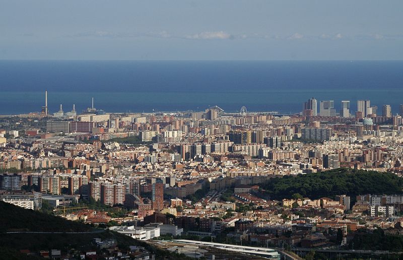 File:Vista de Barcelona (Cataluña, España) 01.jpg