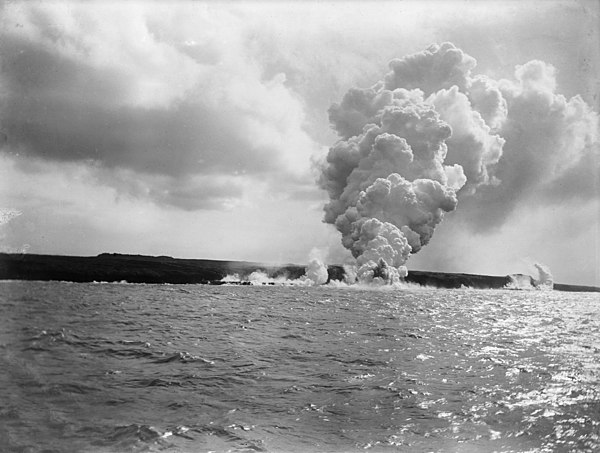 Mt Matavanu eruption on Savaiʻi island, 1905.